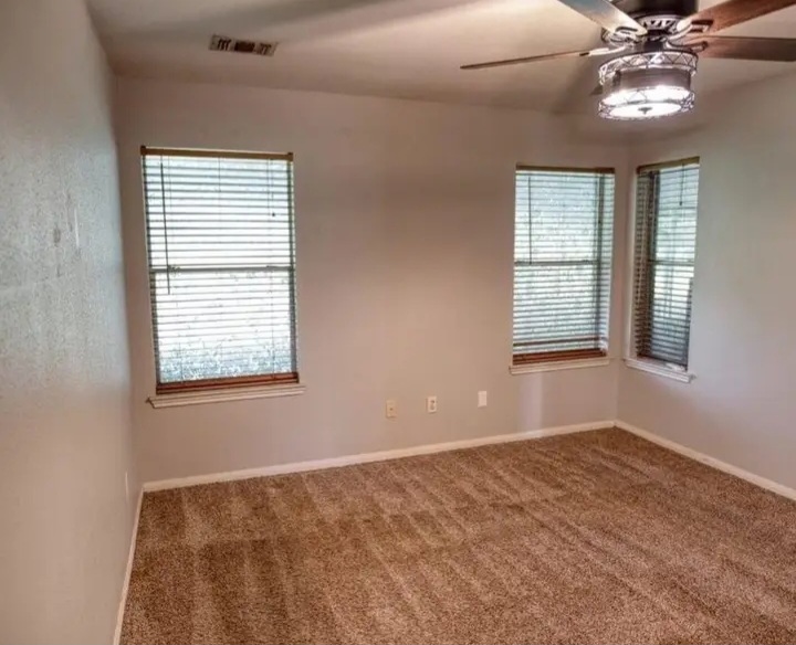 spacious home for sale in Angleton - Houses in Angleton - Bild 7 of 10
