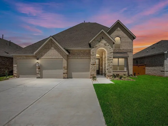 stunning 4-bedroom, 3.5-bath home for sale in Brookshire in Brookshire — Houses