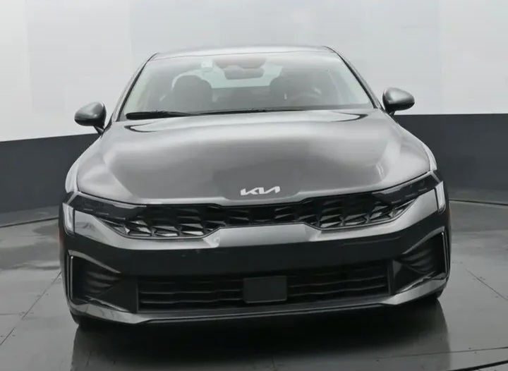 🔥 2025 Kia K5 LXS Sedan 4D — Sleek, Sporty & Like New - Cars in Irvington - Image 2 of 5