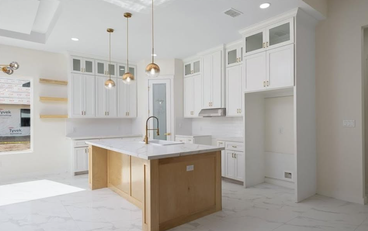 🏡 Modern Farmhouse Living in Edinburg - Houses in Edinburg - Image 3 of 5