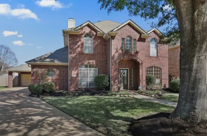 Charming home for sale in sought-after Baywood Oaks in Houston — Houses