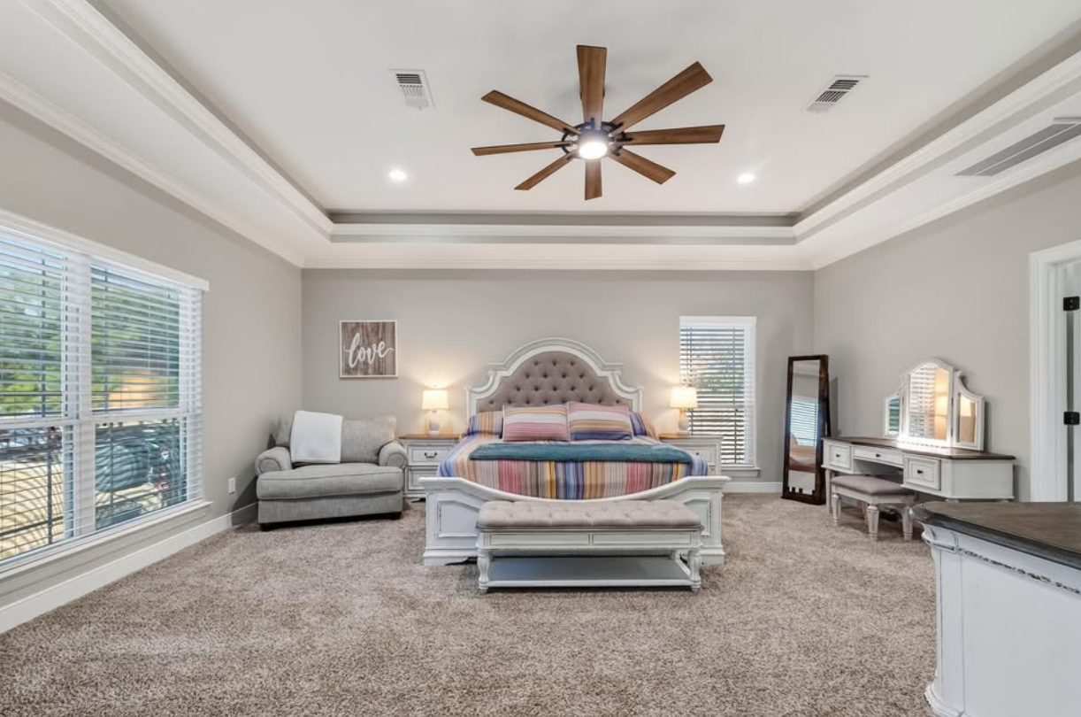 Stunning custom home with modern elegance and thoughtful upgrades - Houses in Santa Fe - Image 5 of 5