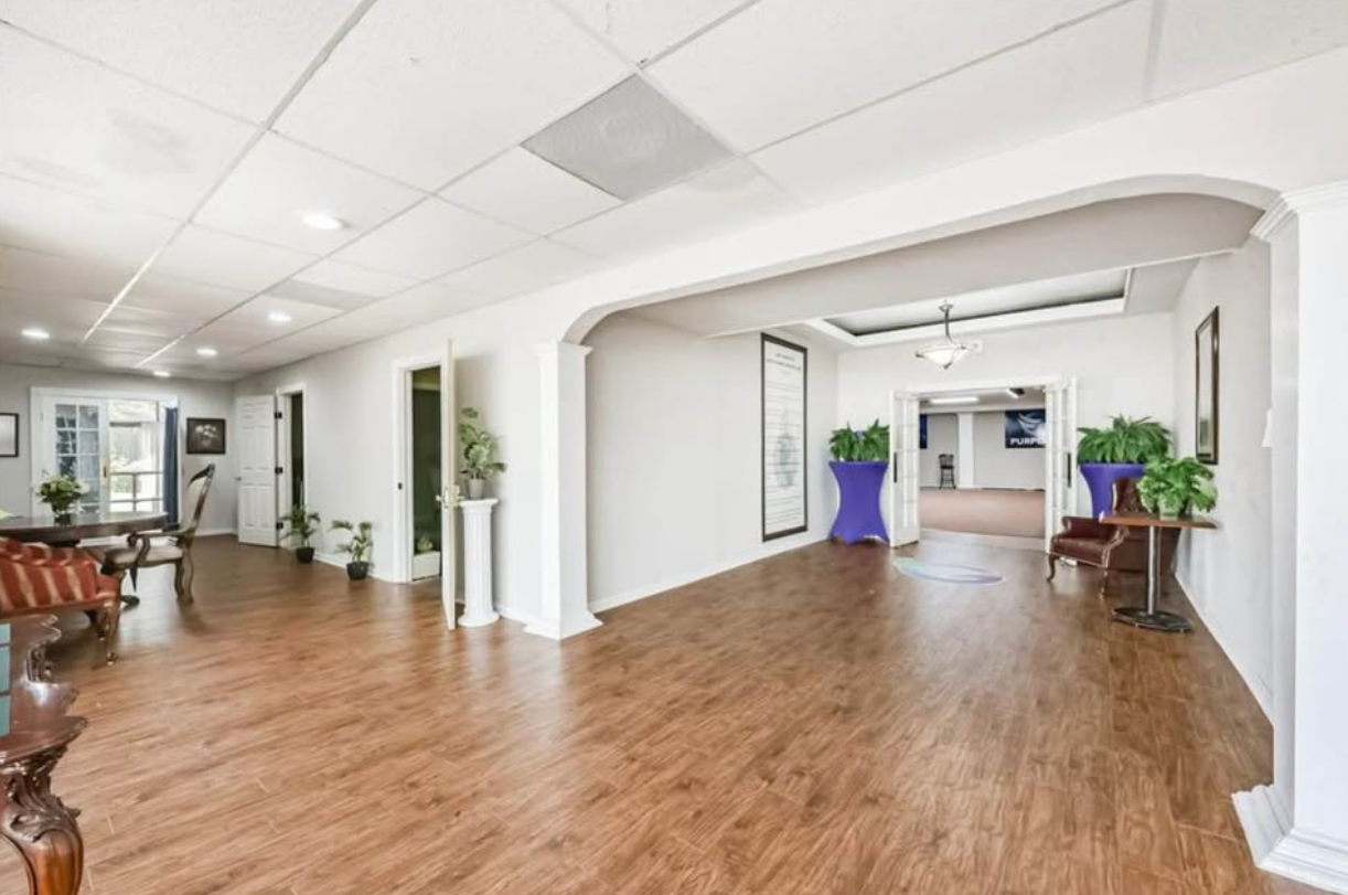 Well located commercial property in the heart of La Porte - Commercial in Houston - Image 2 of 5
